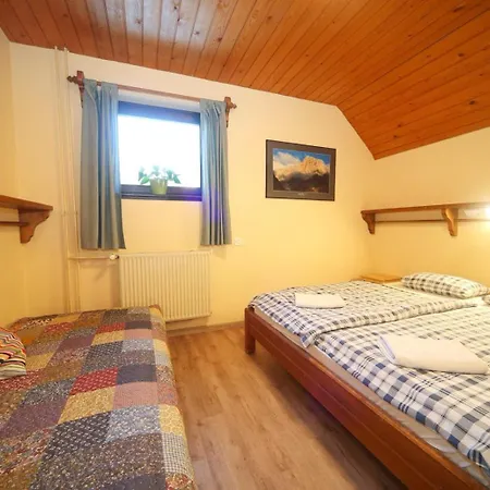 Planinska Koca Na Gozdu-3