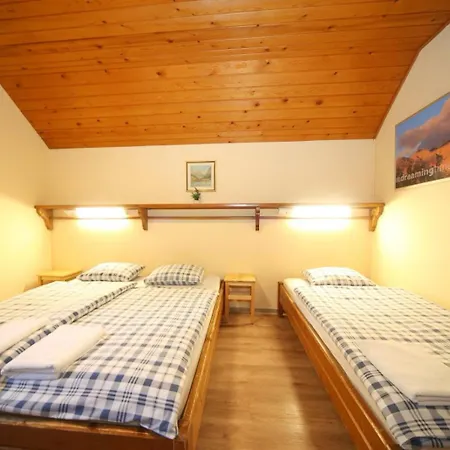 Planinska Koca Na Gozdu-2