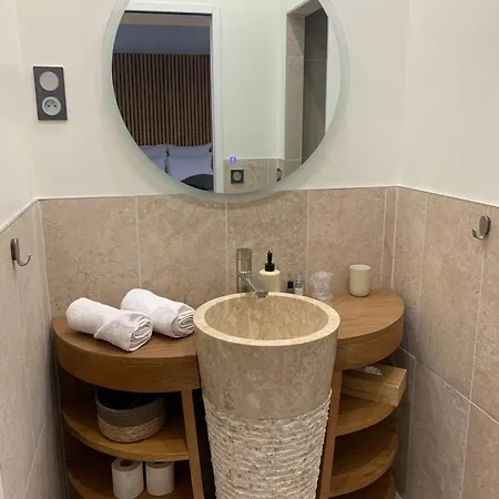Chambre Romantique Avec Jacuzzi Privee-2