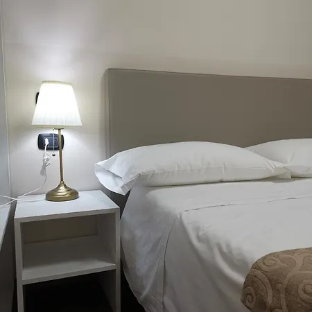 Guesthouse Central Station Group - Via Sammartini 15-3