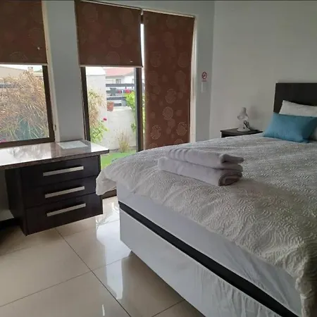 Carlo'S Boutique Guesthouse-3