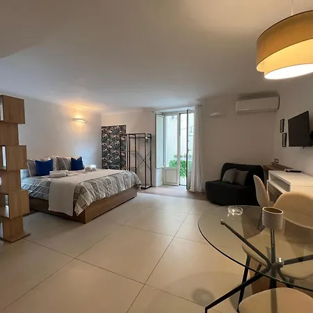 Queen House-2