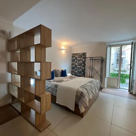 Queen House-3
