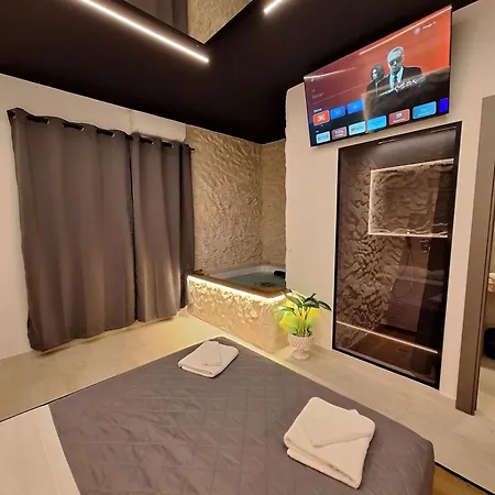 Dark & Light Rooms & Luxury Suites-2