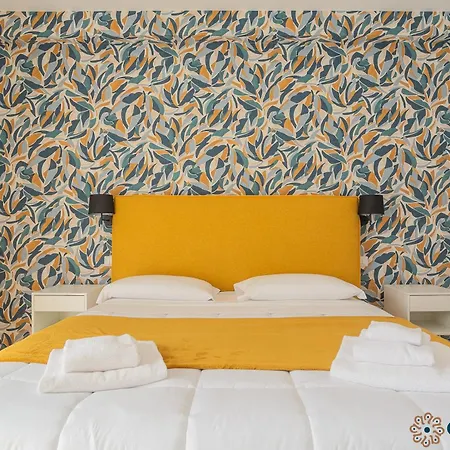Einaudi Guesthouse By Apulia Accommodation-3