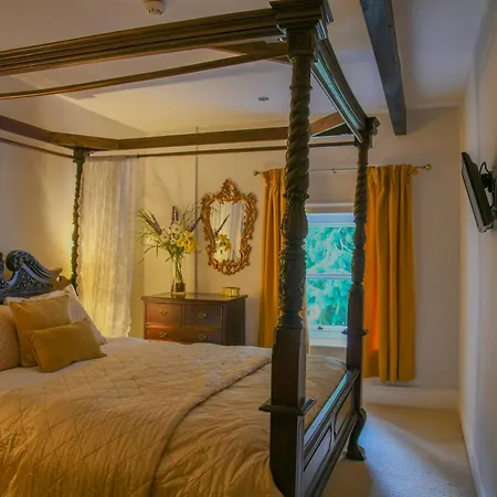 Lowbyer Manor Country House-3