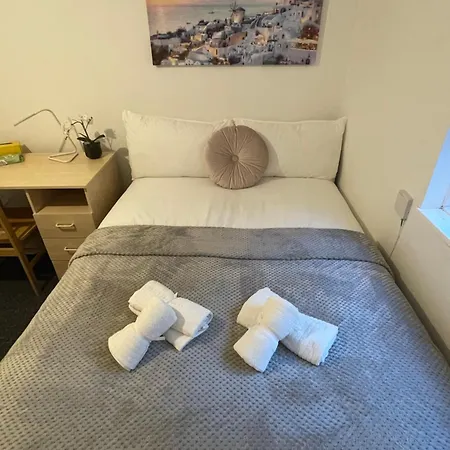 Lovely Triple And Quadruple Rooms In Euston & Square In Central London-3