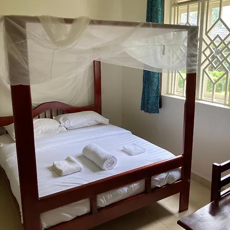 Bwindi Guest House-2