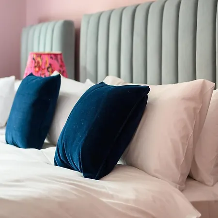 Queen Charlotte Guesthouse-2