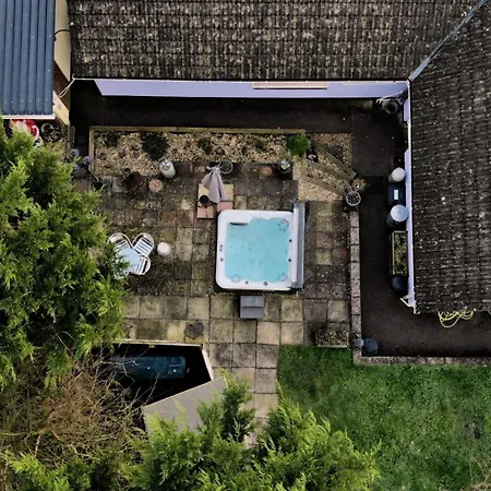 Hot Tub Hideaway-3