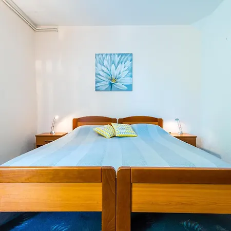 Villa Carmen Rooms & Apartments-3