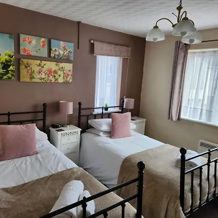 Ferndene Guest House-2