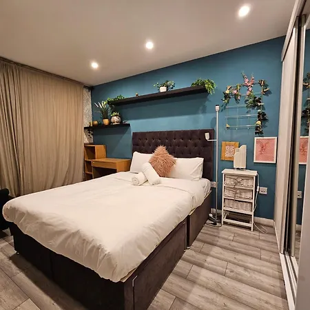 Wallwood Rooms-2