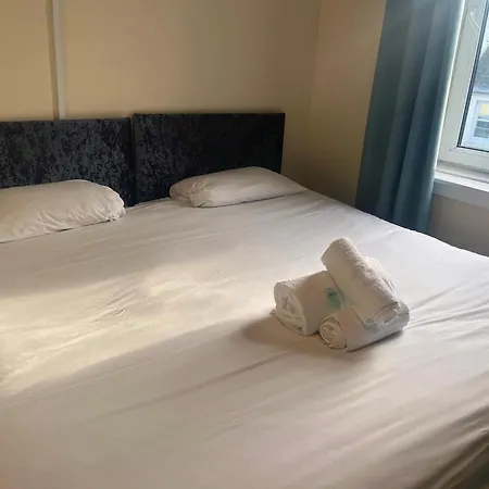 Irvine Riverside Guesthouse-3