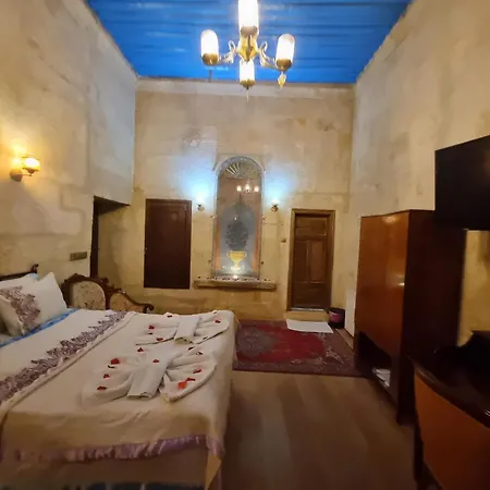 Born Hotel-3