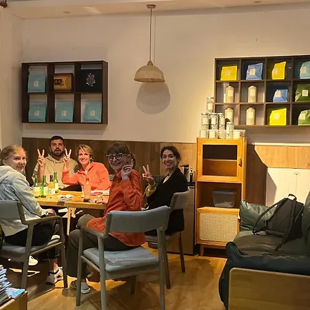 Wally House Hostel - Walk 5 Minutes To East Gate Of National Forest Park-Ticket Book Services-Free Laundry Facilities-Free Capsule Coffee-Tour Route Introduction And Tour Guide Arrangement-3