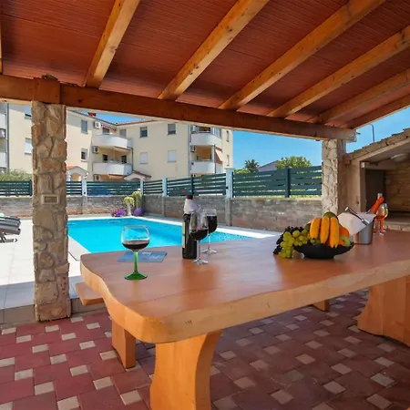 Villa Vita Apartments & Studios With Common Pool-3