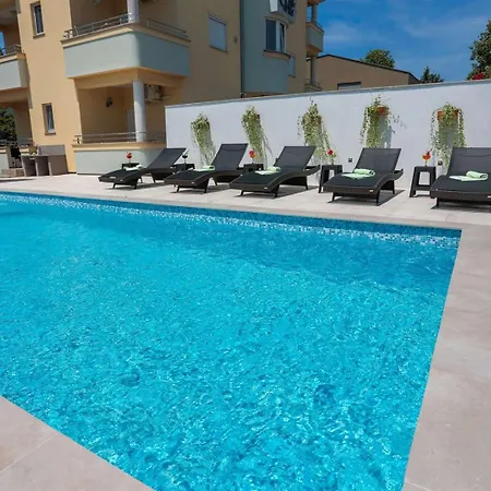 Villa Vita Apartments & Studios With Common Pool-2