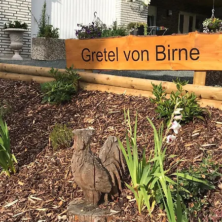 Gretel Von Birne-3