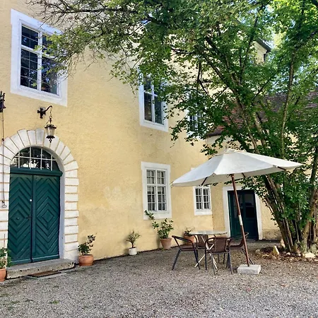 Wohnen im Wasserschloss Sandizell-2