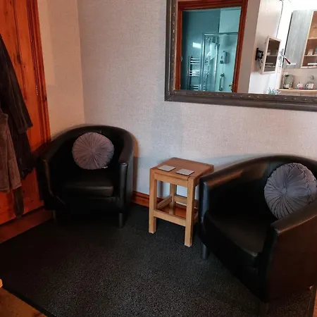 Castle Lodge - Brecon Beacons Accommodation-3