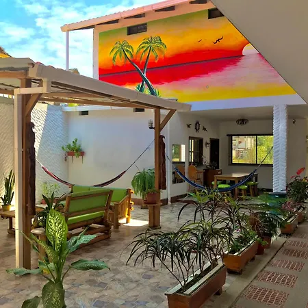 Hostal Laurita Beach-2