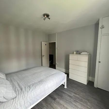 Holiday Properties Vauxhall Central Rooms-2