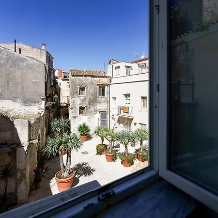 Ortigia Boutique Suites-3