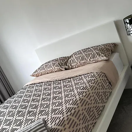 Albert Bridge Spacious Double Room-3