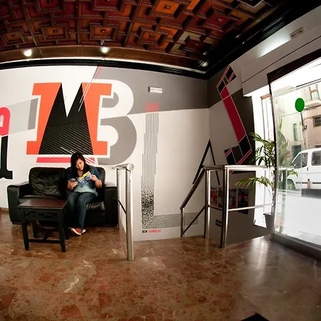 Be Ramblas Guest House-3