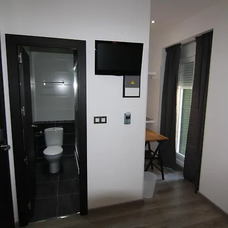 Hostal Mh Fuencarral-2
