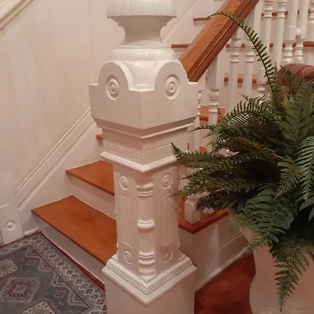 Queens Chamber W King Heavenly Bed At Nottingham Place In Wise-3