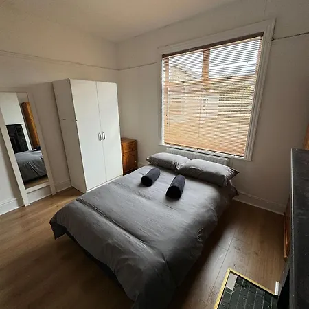 Big Family Room In Room At 2 Iveragh Rd-4-3
