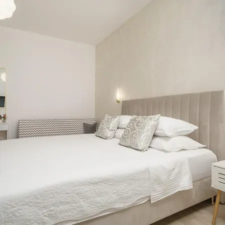 Meri Rooms-3