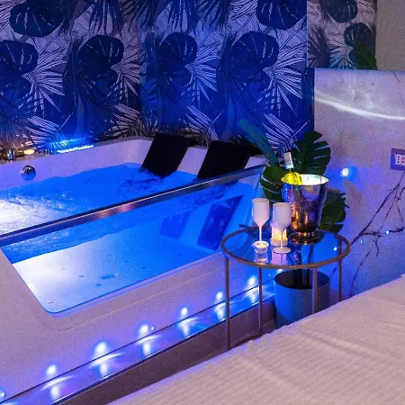 MAZZINI LUXURY JACUZZY SUITE Catania-2