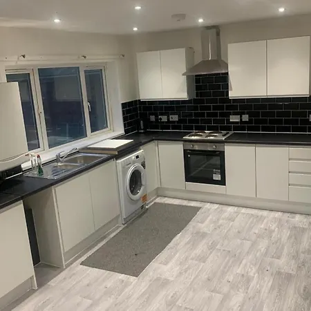 330 Leagrave-2