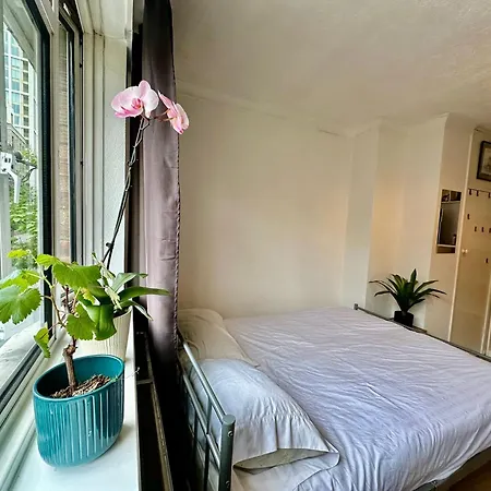 Whitechapel Lindley House R2-3