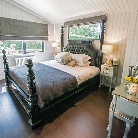 Broadoaks Boutique Country House-3