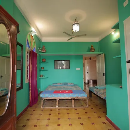 Holi-Wood Guesthouse-2