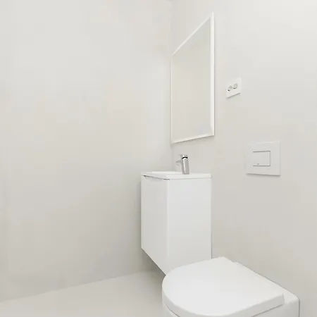 Central Guest House - Bedroom With Private Bathroom-2