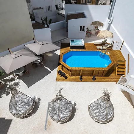 Dona Simone Boutique Suites & Studios-3