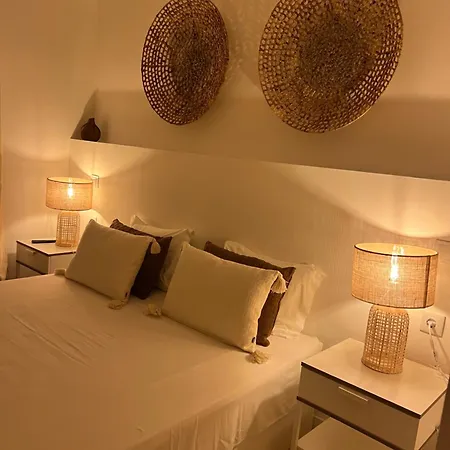 4U Lisbon VI Guesthouse Airport-3