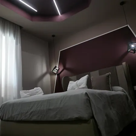 Re Lazzarone Suite-2