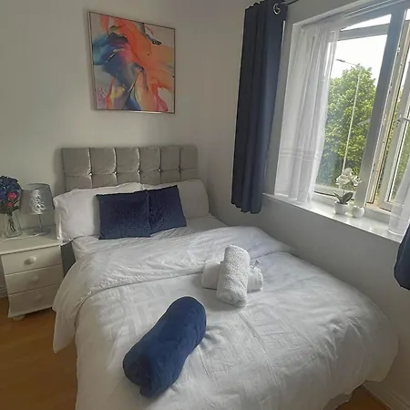 Luxury Rooms And An En-Suite Room With Free Wi-Fi Clarendon Way-3