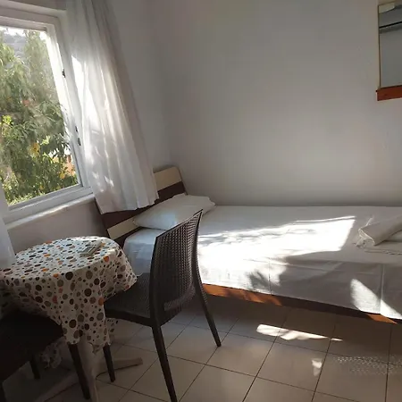 Rose Pension-3