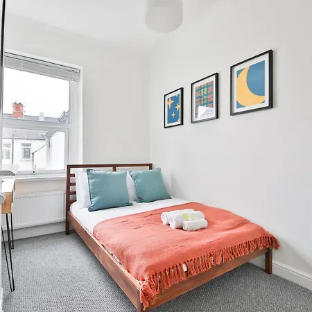Stunning Cardiff Bay House-2