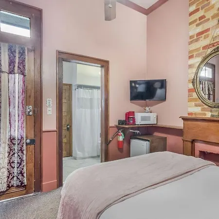Royal Barracks Guest House-3