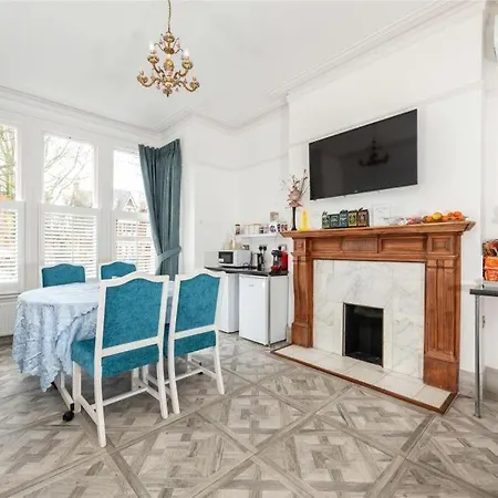 De Parys Guest House - Fully Airconditioned-3