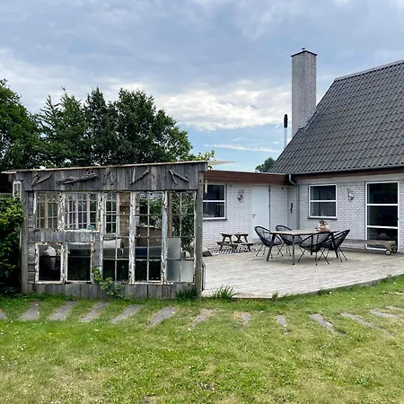 Kirsebærkroen - The Inn Between-3