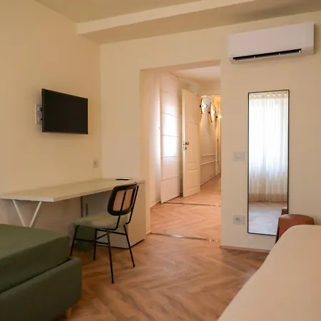 Casaretti Affittacamere - In centro a Foligno, con parcheggio e ampio bagno in camera-2